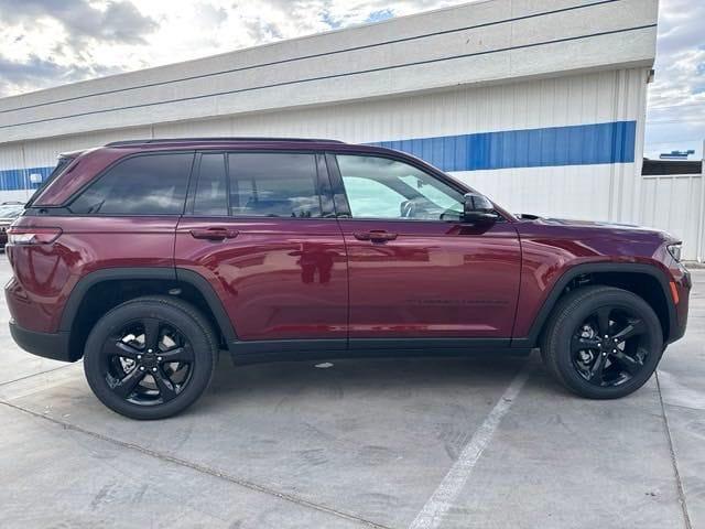 new 2025 Jeep Grand Cherokee car, priced at $46,170