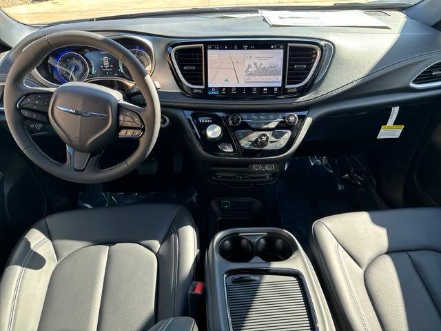 new 2024 Chrysler Pacifica car, priced at $46,327