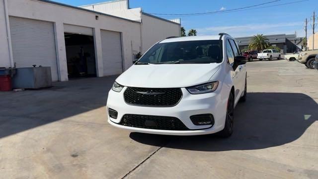 new 2024 Chrysler Pacifica car, priced at $46,327