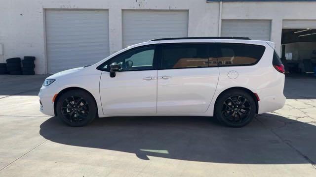 new 2024 Chrysler Pacifica car, priced at $45,827