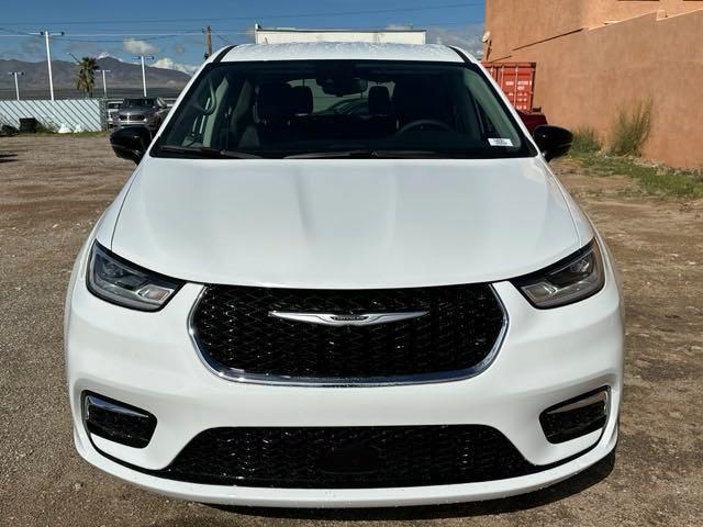 new 2024 Chrysler Pacifica car, priced at $39,836