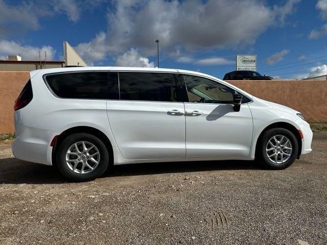 new 2024 Chrysler Pacifica car, priced at $39,336