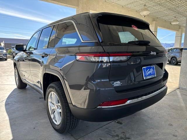 new 2025 Jeep Grand Cherokee car, priced at $38,170