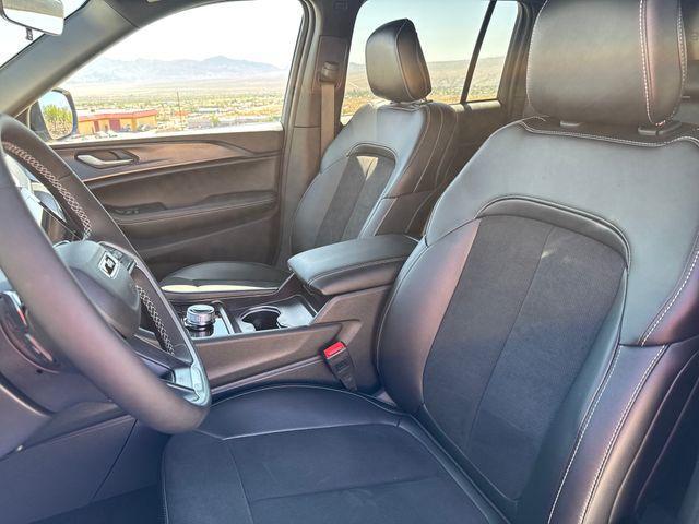 new 2025 Jeep Grand Cherokee car