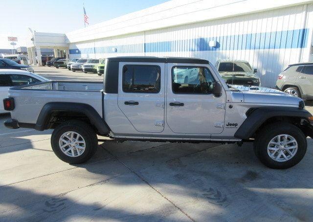 new 2023 Jeep Gladiator car, priced at $38,325