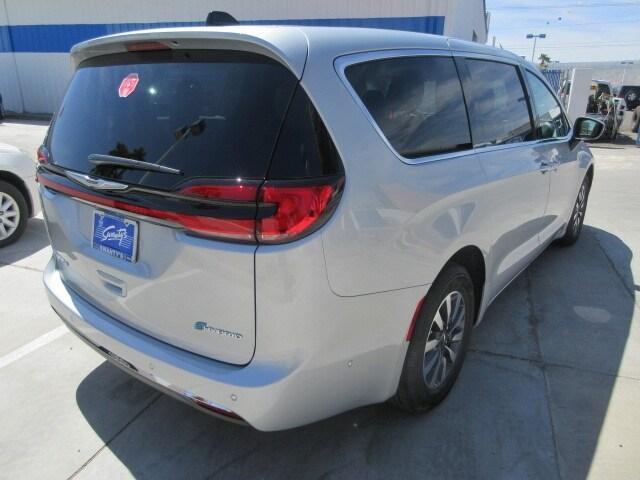 new 2023 Chrysler Pacifica Hybrid car, priced at $47,385