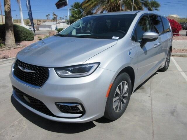 new 2023 Chrysler Pacifica Hybrid car, priced at $47,385