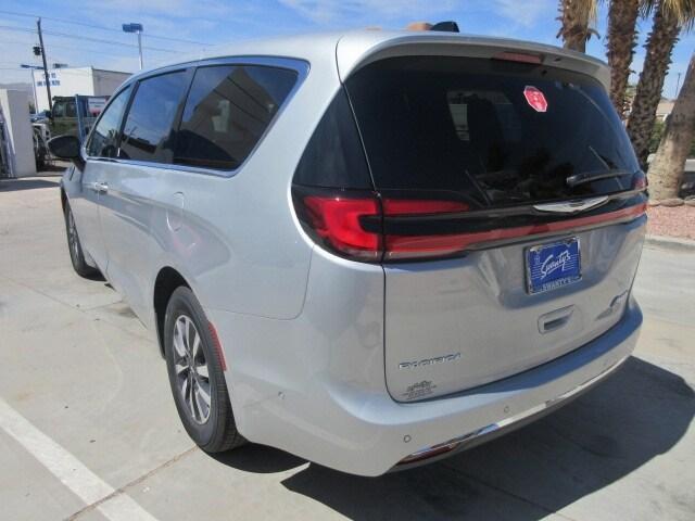 new 2023 Chrysler Pacifica Hybrid car, priced at $47,385