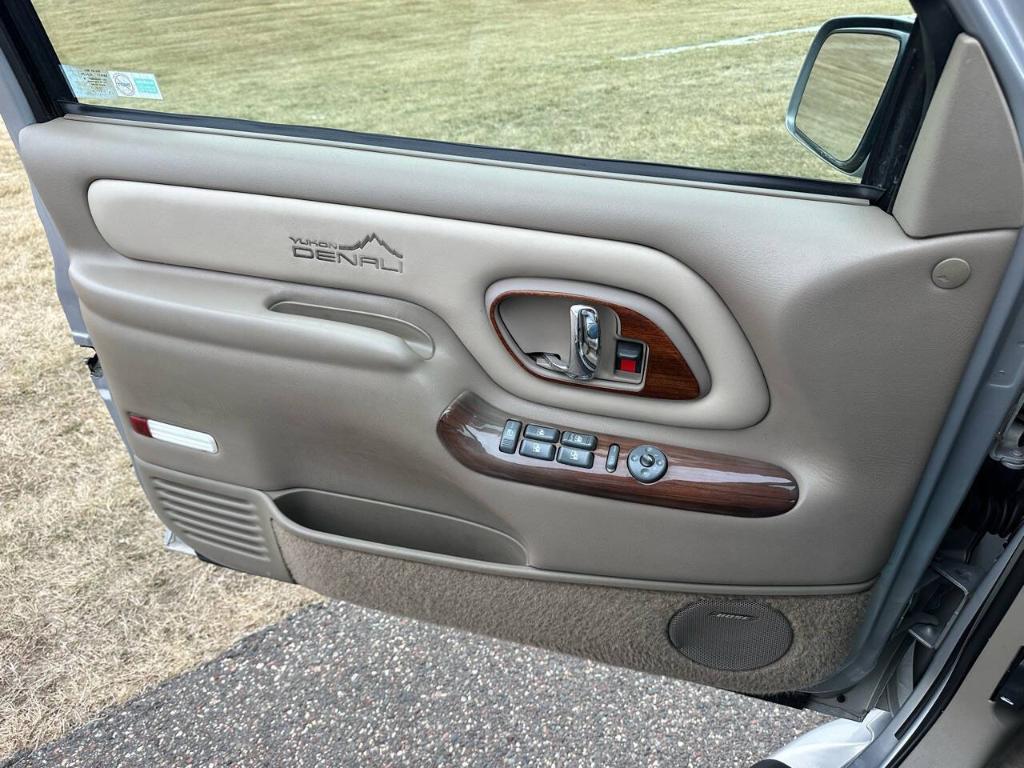 used 2000 GMC Yukon car, priced at $8,950