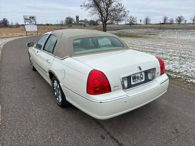 used 2004 Lincoln Town Car car, priced at $10,950