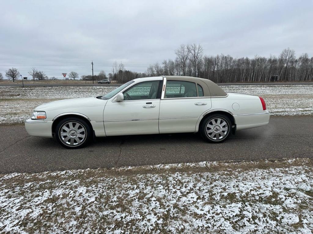 used 2004 Lincoln Town Car car, priced at $10,950