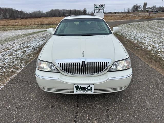 used 2004 Lincoln Town Car car, priced at $10,950