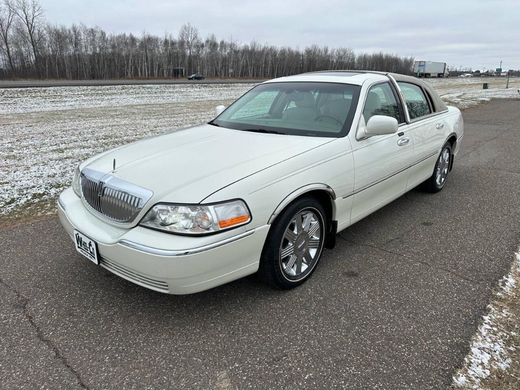 used 2004 Lincoln Town Car car, priced at $10,950