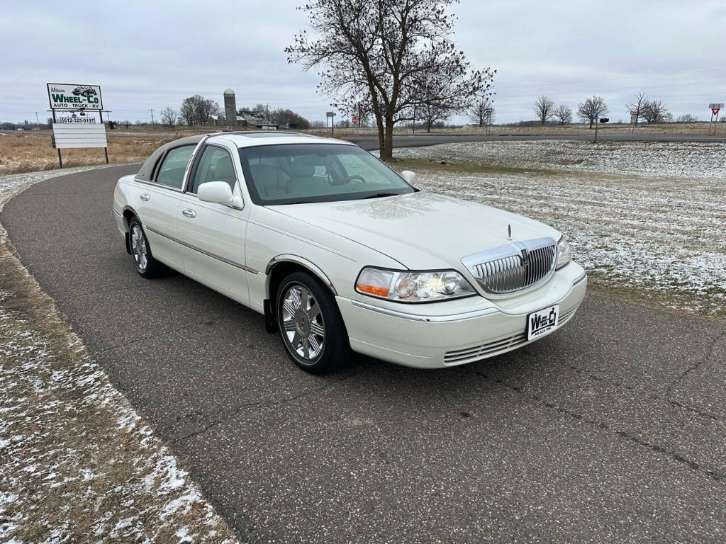 used 2004 Lincoln Town Car car, priced at $10,950