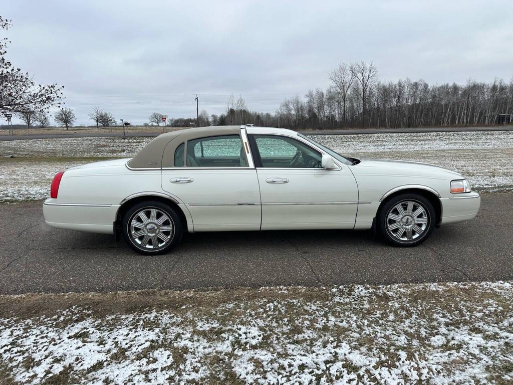 used 2004 Lincoln Town Car car, priced at $10,950