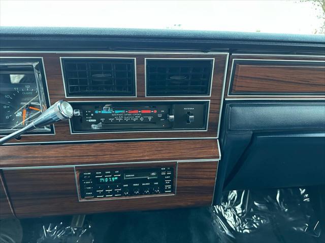 used 1988 Lincoln Town Car car, priced at $10,950