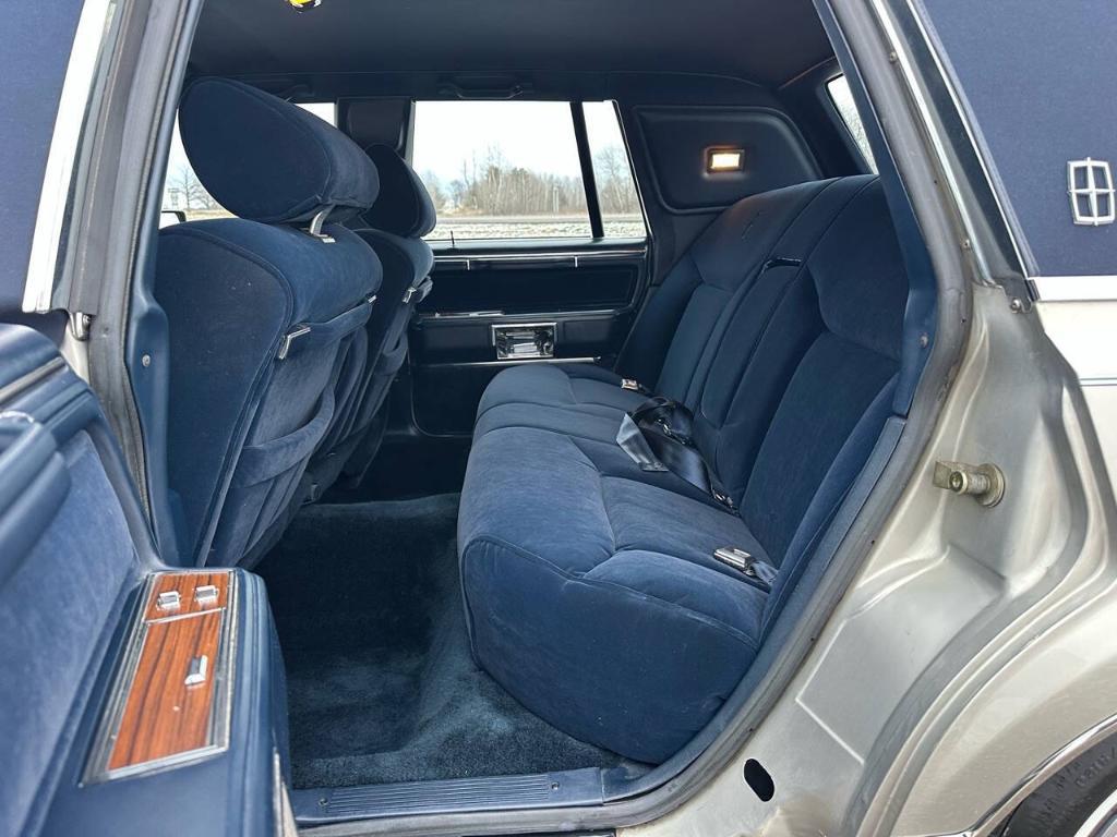 used 1988 Lincoln Town Car car, priced at $10,950