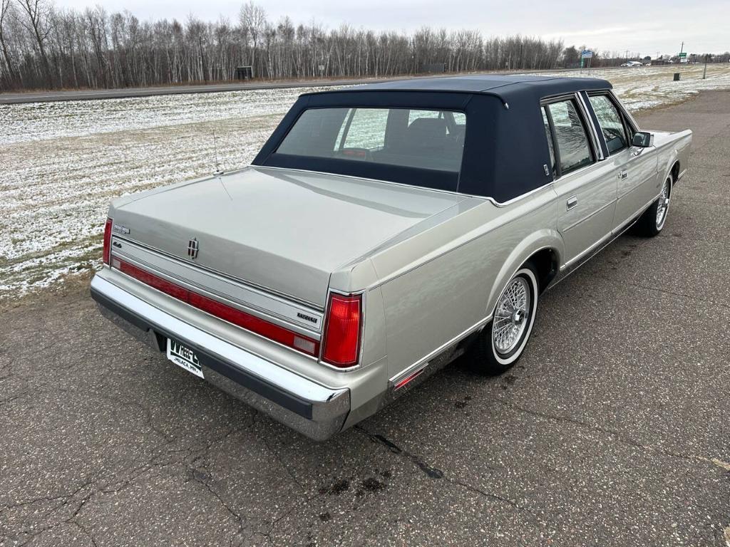 used 1988 Lincoln Town Car car, priced at $10,950