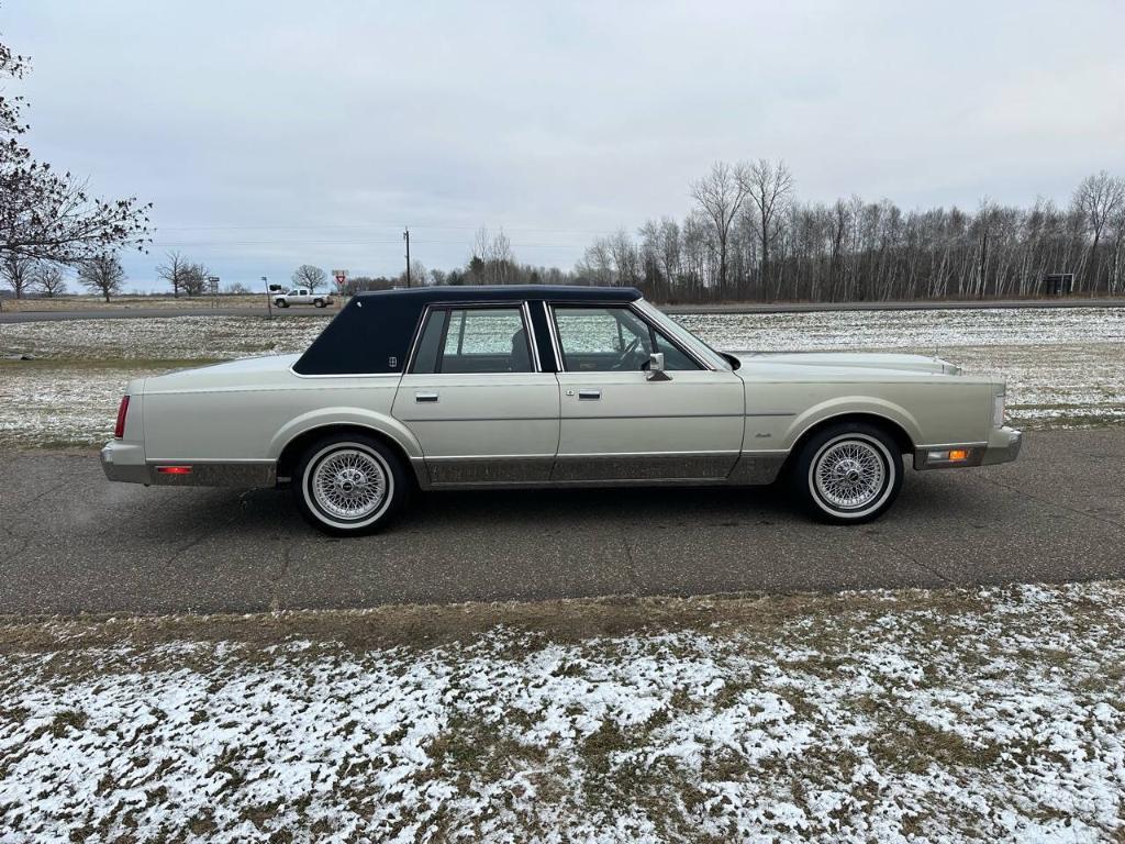 used 1988 Lincoln Town Car car, priced at $10,950