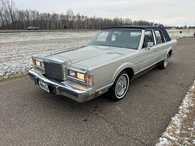 used 1988 Lincoln Town Car car, priced at $10,950