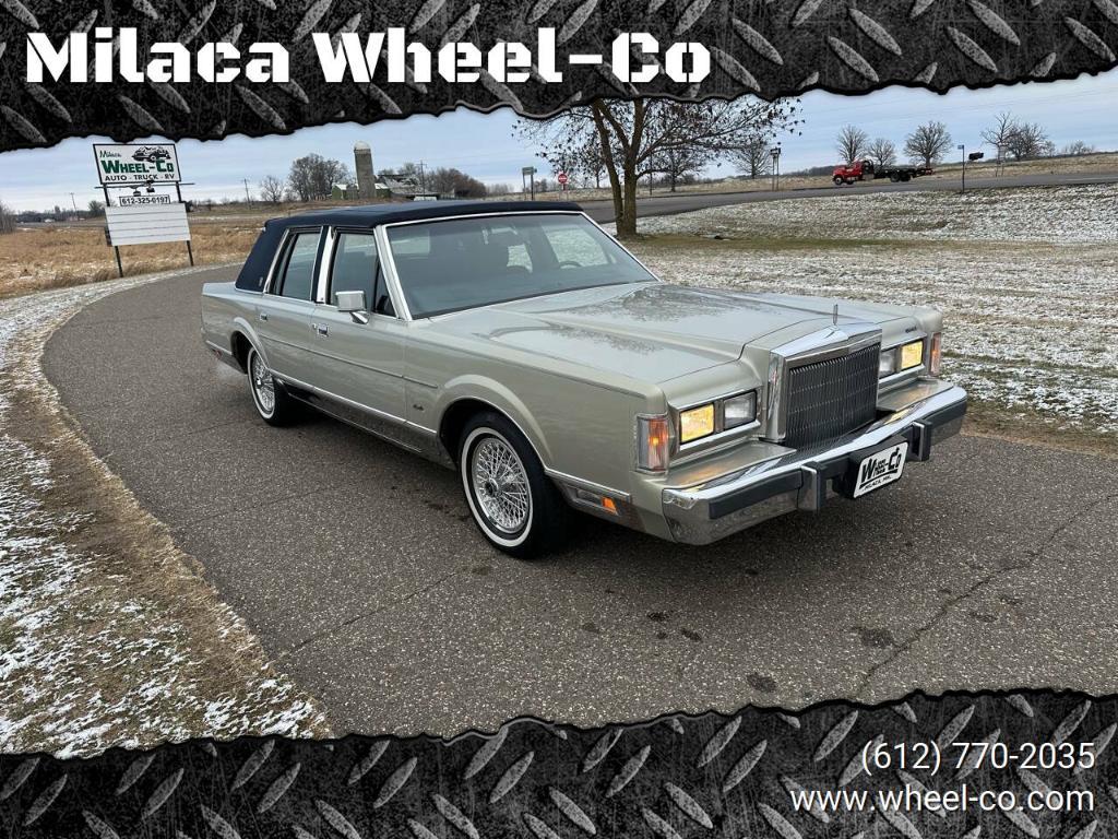 used 1988 Lincoln Town Car car, priced at $10,950