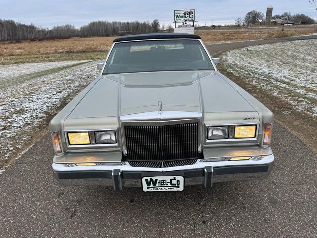 used 1988 Lincoln Town Car car, priced at $10,950