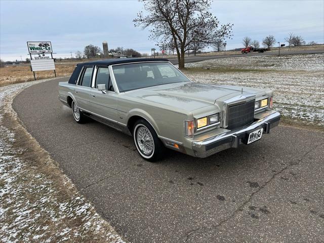 used 1988 Lincoln Town Car car, priced at $10,950