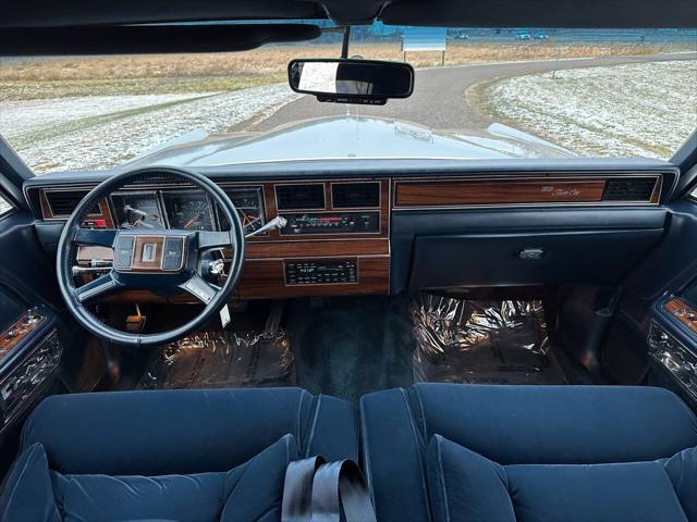 used 1988 Lincoln Town Car car, priced at $10,950