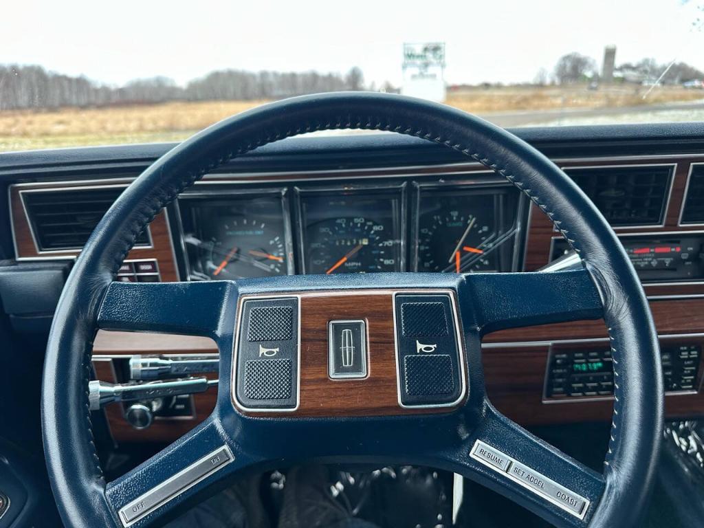 used 1988 Lincoln Town Car car, priced at $10,950