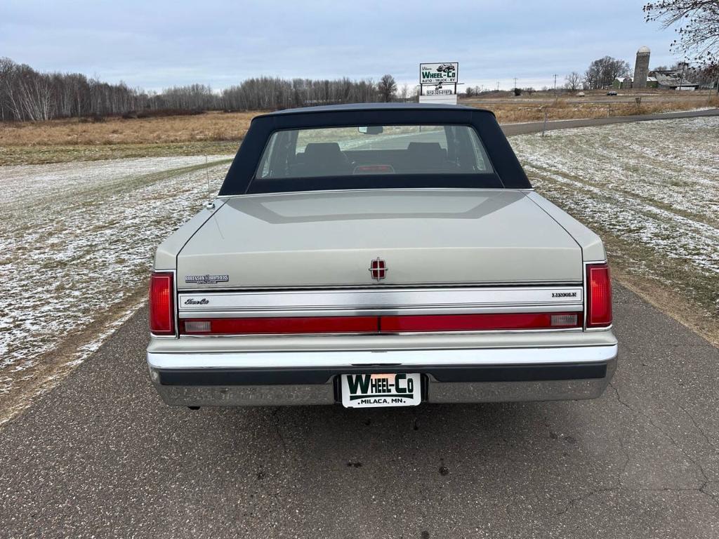 used 1988 Lincoln Town Car car, priced at $10,950