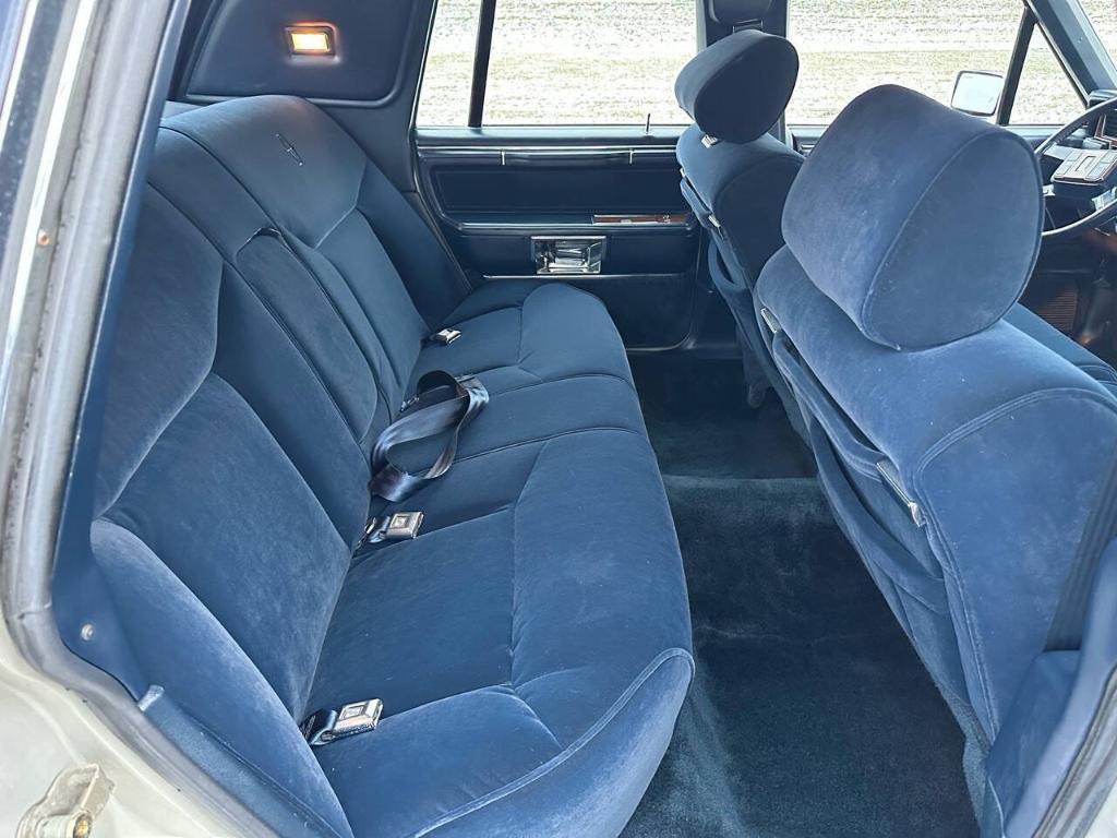 used 1988 Lincoln Town Car car, priced at $10,950