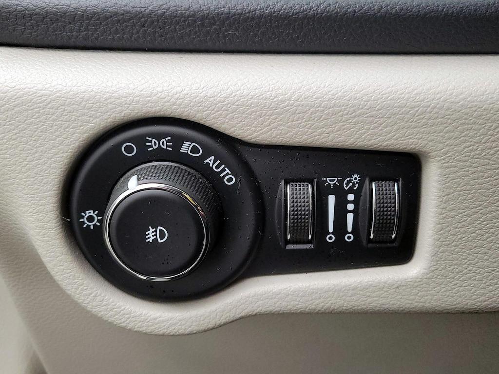 used 2023 Chrysler Pacifica car, priced at $27,998