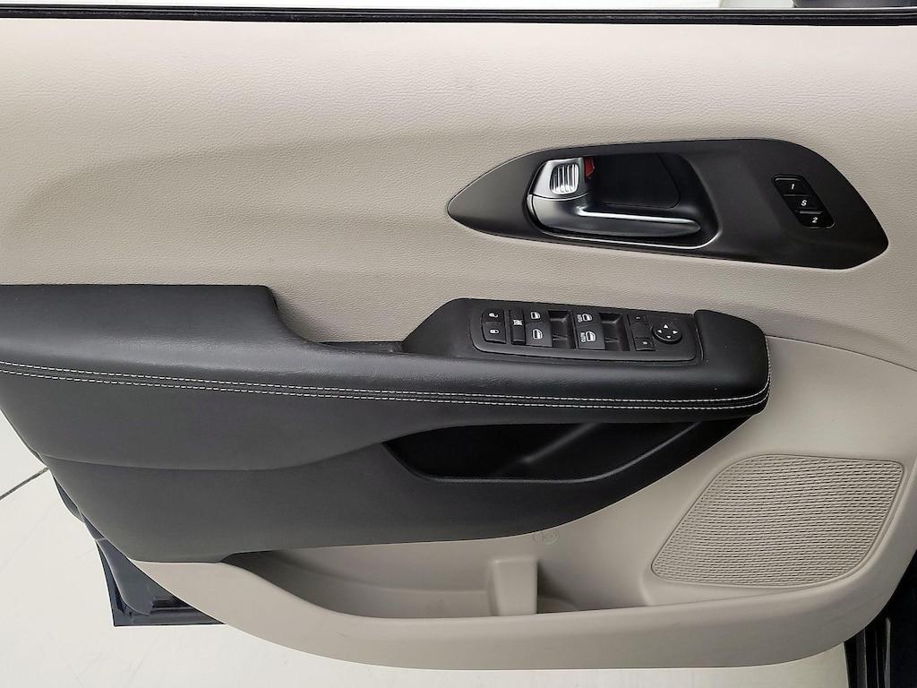 used 2023 Chrysler Pacifica car, priced at $27,998