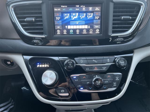used 2018 Chrysler Pacifica car