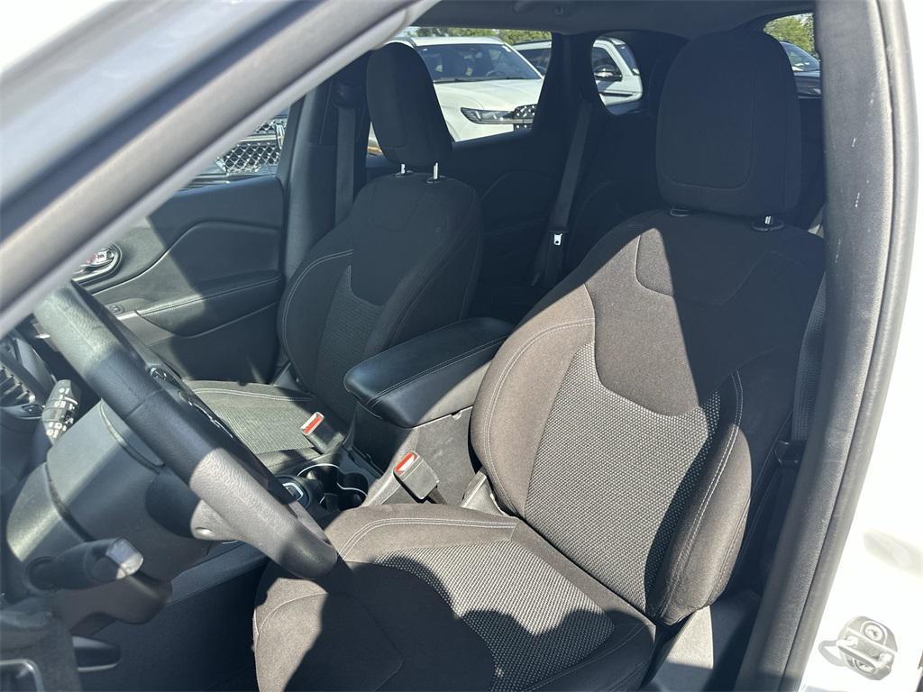 used 2019 Jeep Cherokee car, priced at $17,939