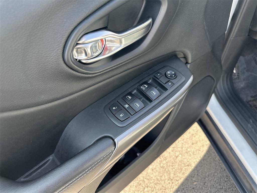 used 2019 Jeep Cherokee car, priced at $17,939
