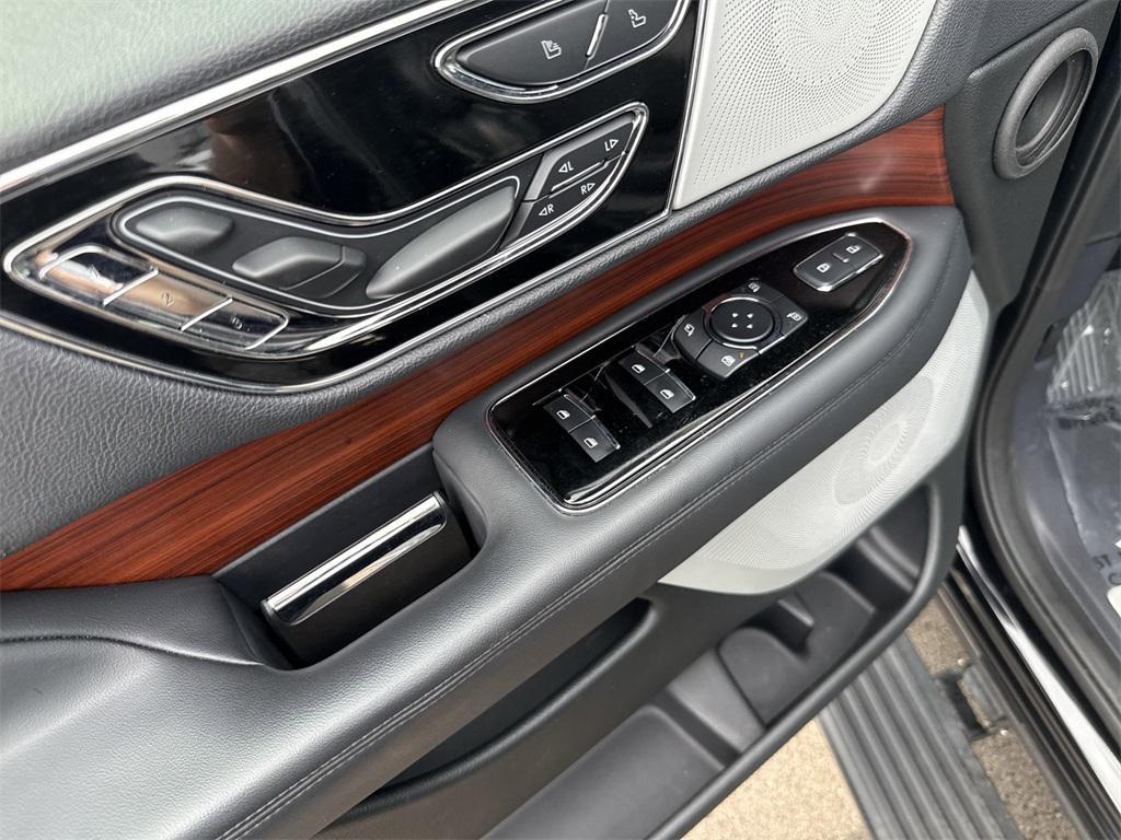 used 2024 Lincoln Navigator car, priced at $71,939