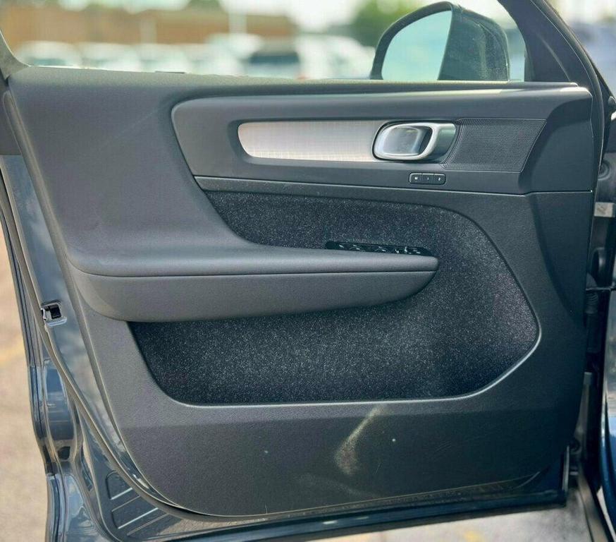 used 2021 Volvo XC40 car, priced at $19,500