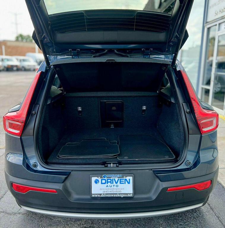 used 2021 Volvo XC40 car, priced at $19,500