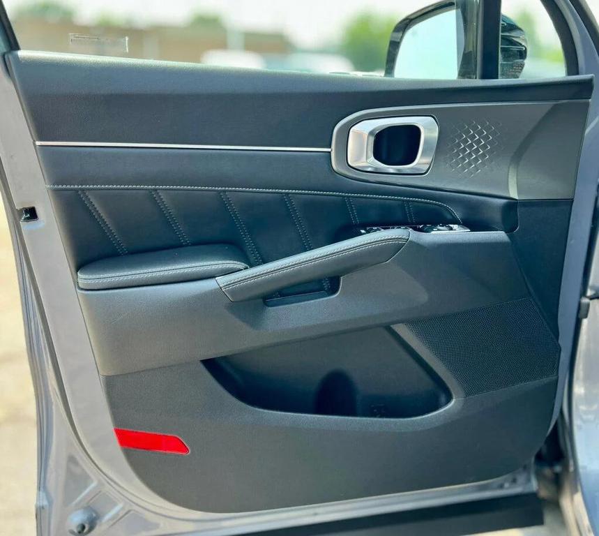 used 2023 Kia Sorento car, priced at $31,500