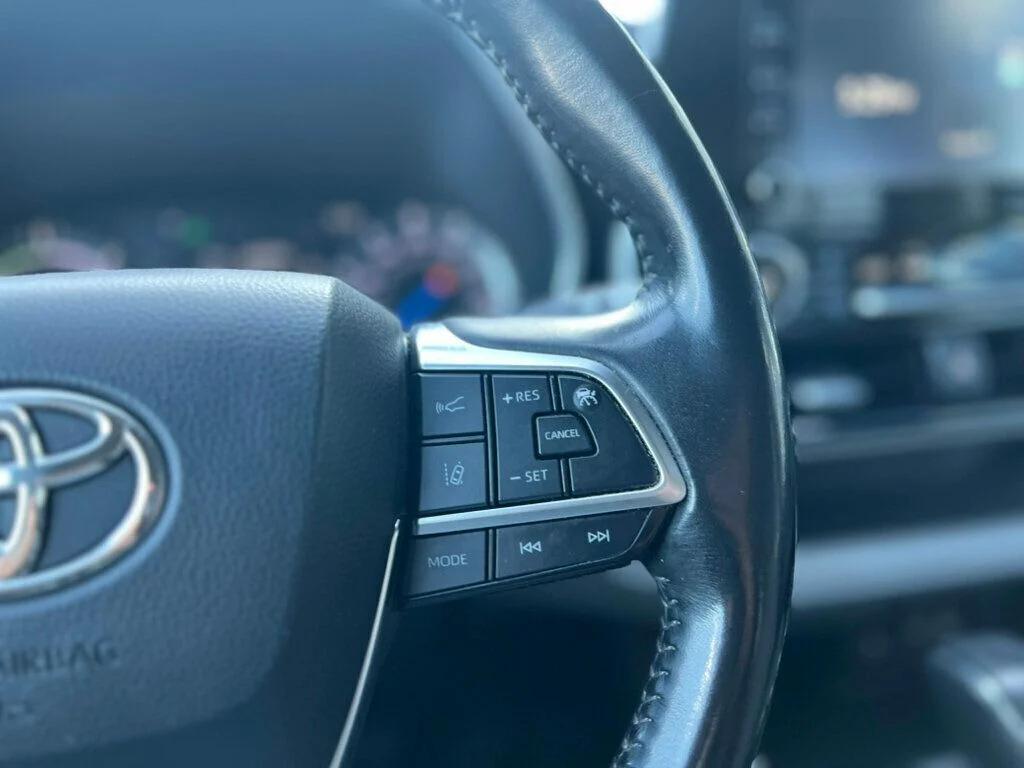 used 2021 Toyota Highlander Hybrid car, priced at $32,500