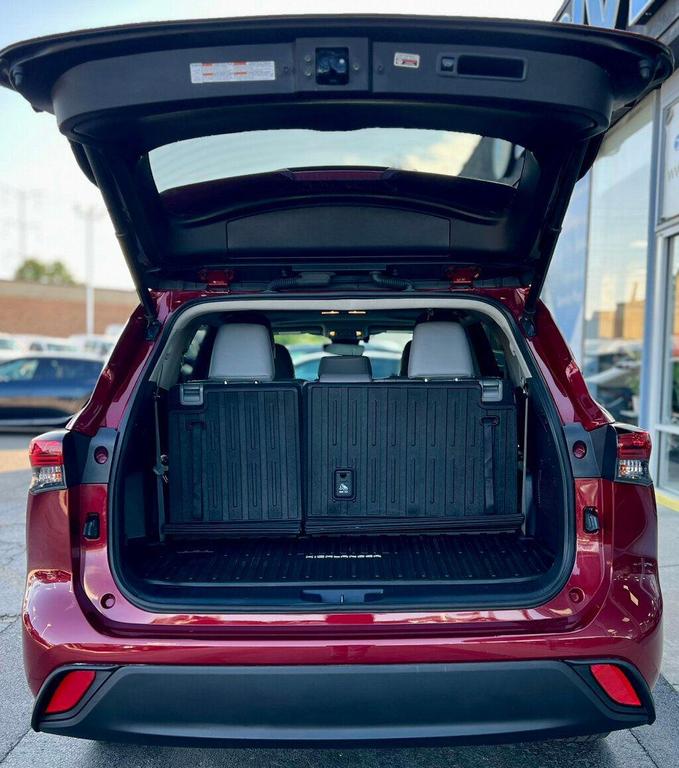 used 2021 Toyota Highlander Hybrid car, priced at $32,980