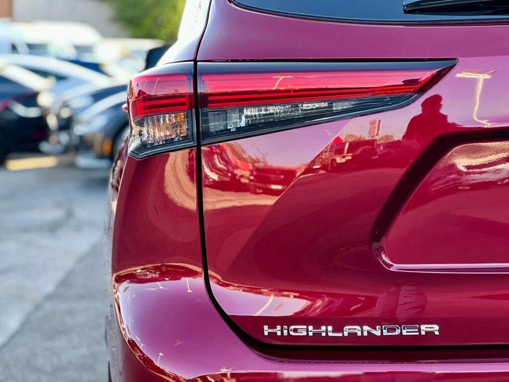 used 2021 Toyota Highlander Hybrid car, priced at $32,500