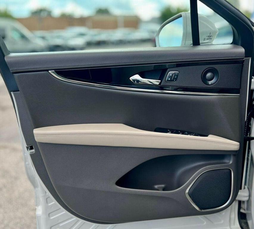 used 2022 Lincoln Nautilus car, priced at $31,980