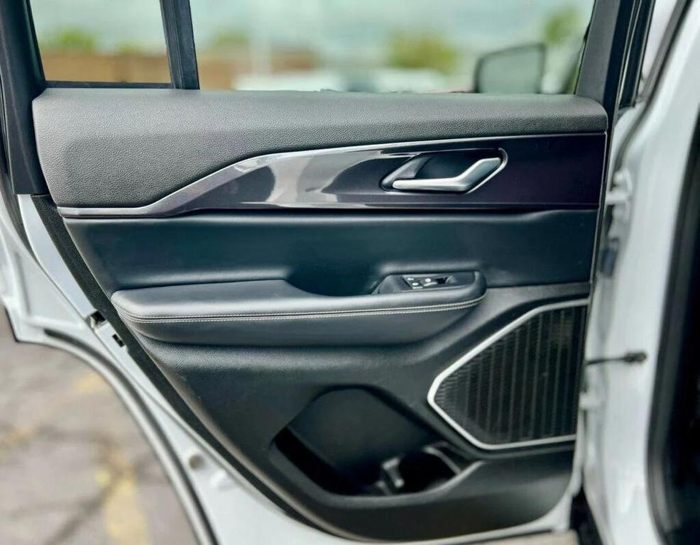 used 2022 Jeep Grand Cherokee car, priced at $28,980