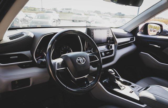 used 2020 Toyota Highlander car, priced at $28,000