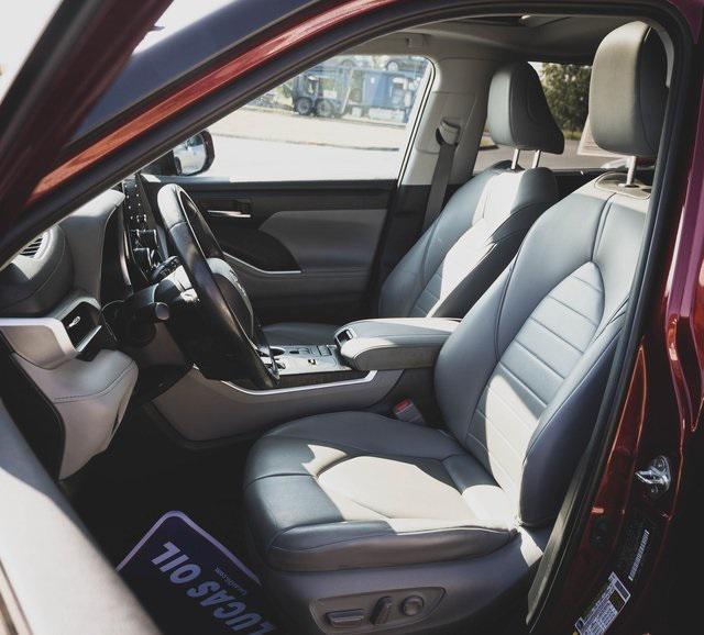 used 2020 Toyota Highlander car, priced at $28,000