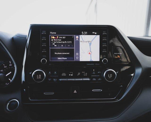 used 2020 Toyota Highlander car, priced at $28,000