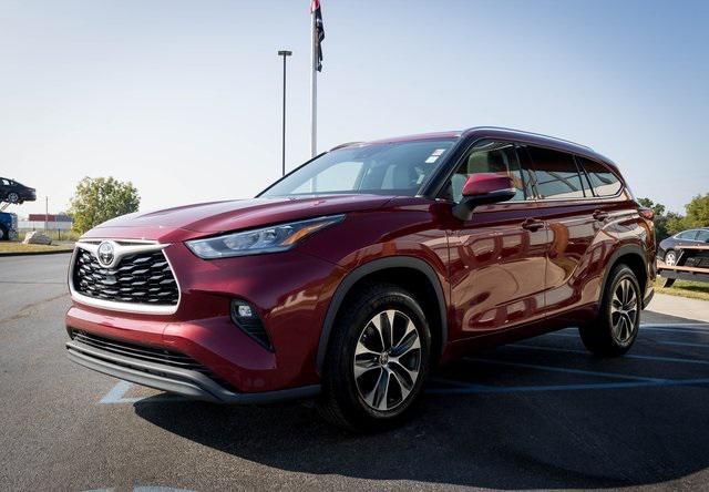 used 2020 Toyota Highlander car, priced at $28,000