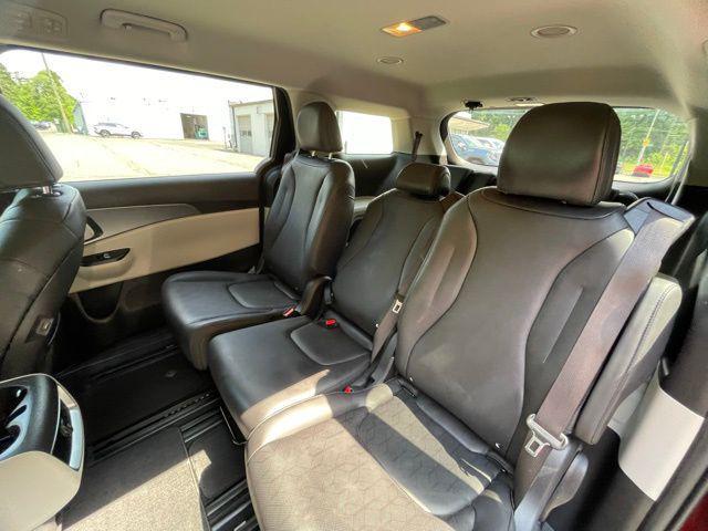 used 2024 Kia Carnival car, priced at $33,753